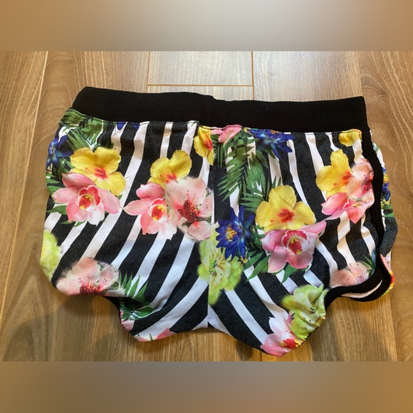 Byblos shorts size 16 girls - Picture 2 of 4